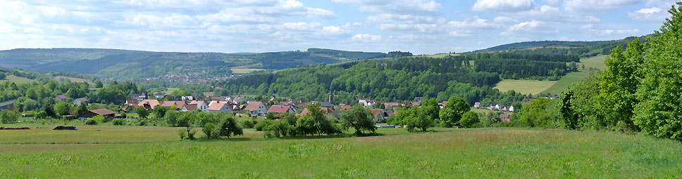 Blick auf Obersinn mit Mittelsinn im Hintergrund