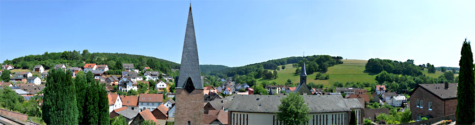 Mespelbrunn im Spessart bekannt für sein Wasserschloss