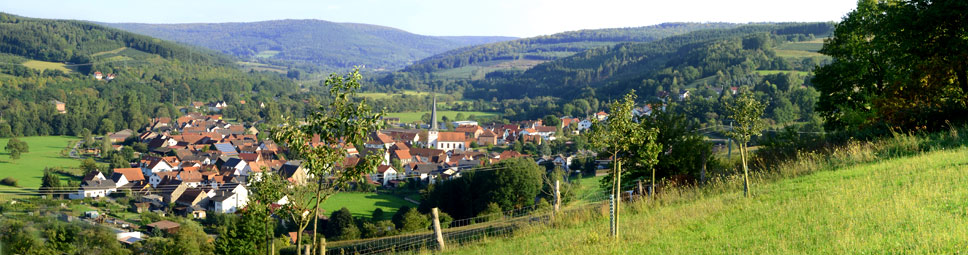 Ortsansicht von Mittelsinn und Fernblick über das Sinntal