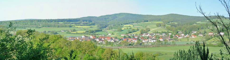 Schaippach mit Zollberg im Hintergrund