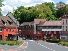 Häuserzeile mit Hotel in Aschaffenburg