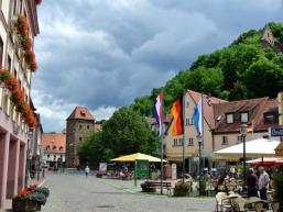 Verweilen auf dem Marktplatz von Gemünden