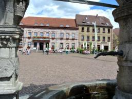 Am Marktbrunnen in Hammelburg