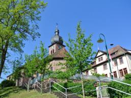 "Die Kirche im Dorf"