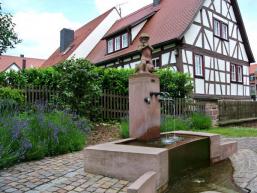 Brunnen in der Ortsmitte von Partenstein