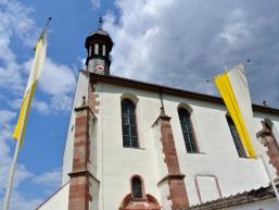 Das Ortsbild von Schönau an der Fränkischen Saale wird von der Klosterkirche bestimmt