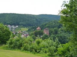 Ausblick auf die Burg Rieneck von der Kreuzkapelle