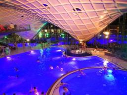 Fließende Formen der Therme in Bad Orb