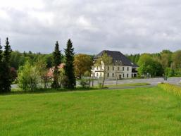 Blick auf den Bischbornerhof