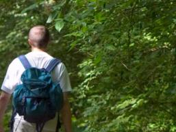 Wanderer mit Rucksack