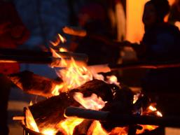 Stockbrotbacken am Lagerfeuer
