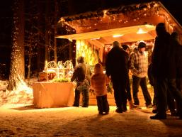 Marktstand der Waldweihnacht im Spessart
