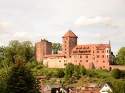 Burg Rieneck thront über der Stadt