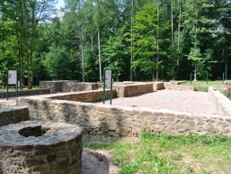 Kloster Einsiedel mit Brunnen