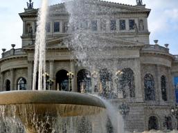 Brunnen vor der Alten Oper in Frankfurt