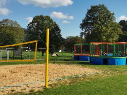 Beachvolleyball und Trampolinanlage in Rieneck Spielfeld für Beachvolleyball