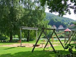 Kinder haben Platz zum Spielen