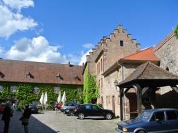 Zugang zum Hotel Schloss Saaleck