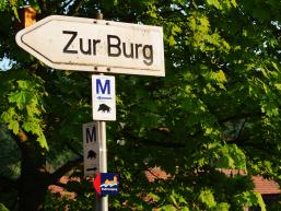 Schilder zur Ruine Scherenburg von Gemünden