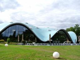 Geschwungene Architektur der Bad Orber Therme