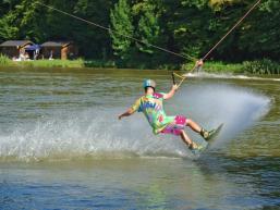 Wasserski und Wakeboard fahren