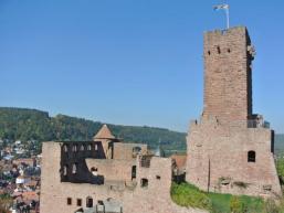 Ausblick über Tauber- und Maintal - Spessart und Odenwald so nah